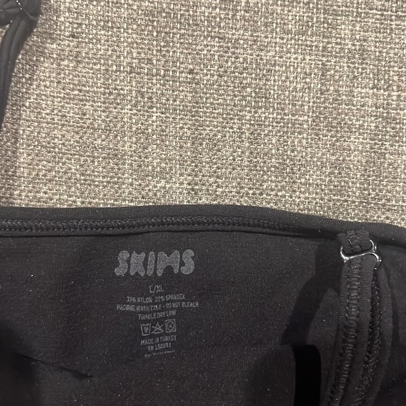 Skims Sculpting Scoop Neck Bralette - Picture 2 of 4